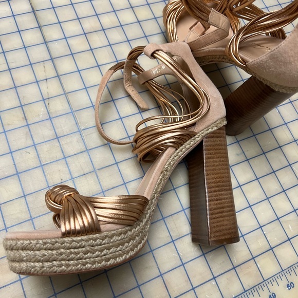 Vince Camuto Nyla never worn! Rose gold 9.5 - Picture 2 of 5